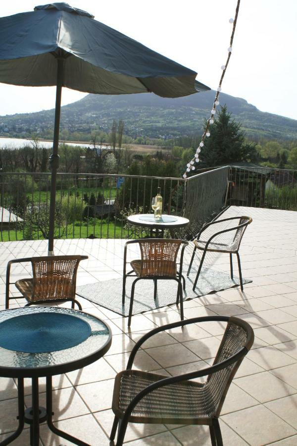 Sipos Borhaz Es Vendeghaz Hotel Badacsonyors Exterior photo